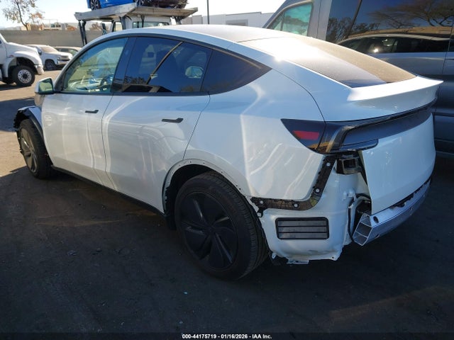 2026 TESLA MODEL Y 7SAYGDED5TF392550 Photo 2