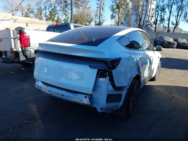 2026 TESLA MODEL Y 7SAYGDED5TF392550 Photo 3