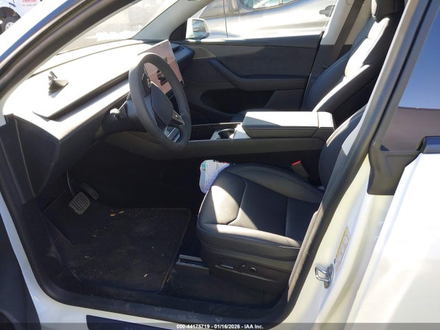 2026 TESLA MODEL Y 7SAYGDED5TF392550 Photo 4