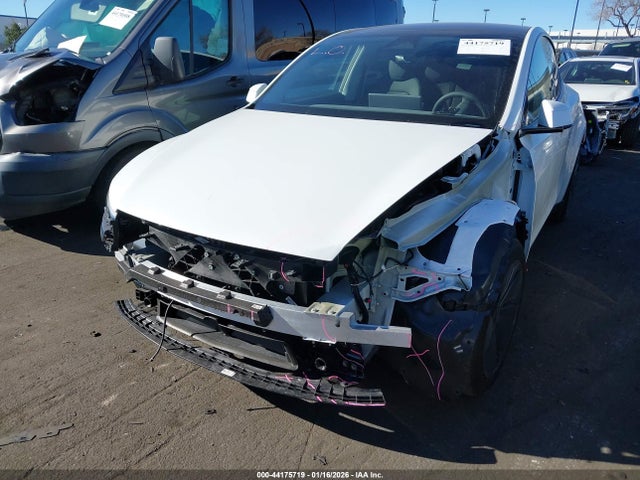 2026 TESLA MODEL Y 7SAYGDED5TF392550 Photo 5