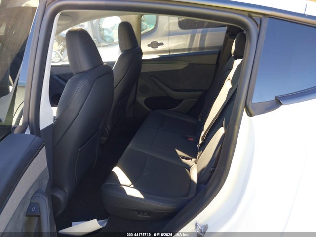 2026 TESLA MODEL Y 7SAYGDED5TF392550 Photo 7