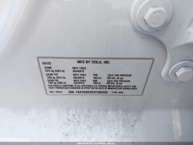 2026 TESLA MODEL Y 7SAYGDED5TF392550 Photo 8