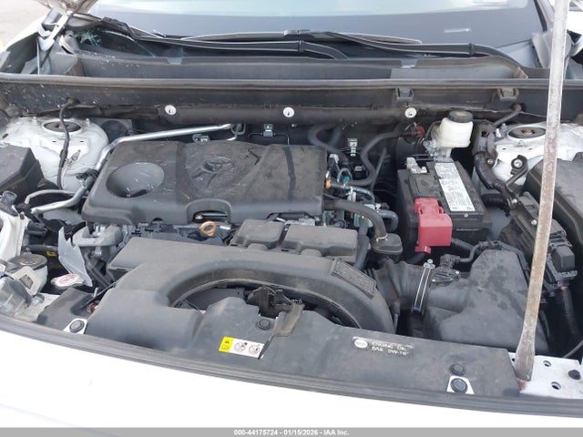 2T3H1RFV3LW068946 Toyota RAV4 LE
