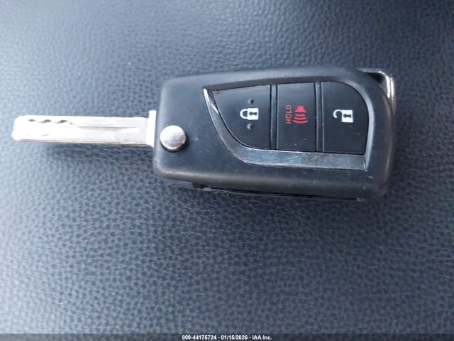 2T3H1RFV3LW068946 Toyota RAV4 LE