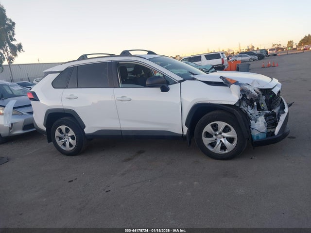 2T3H1RFV3LW068946 Toyota RAV4 LE
