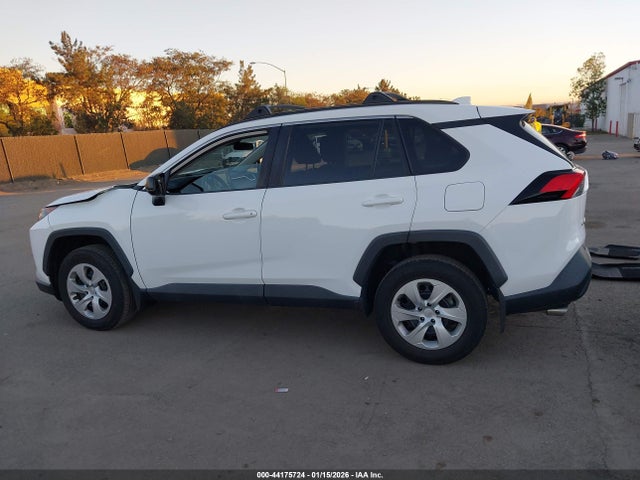 2T3H1RFV3LW068946 Toyota RAV4 LE