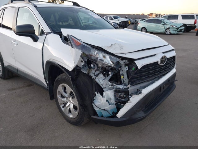 2T3H1RFV3LW068946 Toyota RAV4 LE