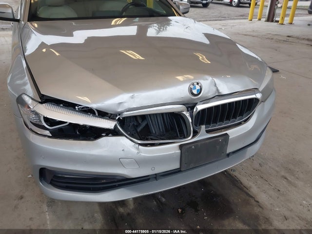 WBAJA7C32HG904061 BMW 530i Xdrive