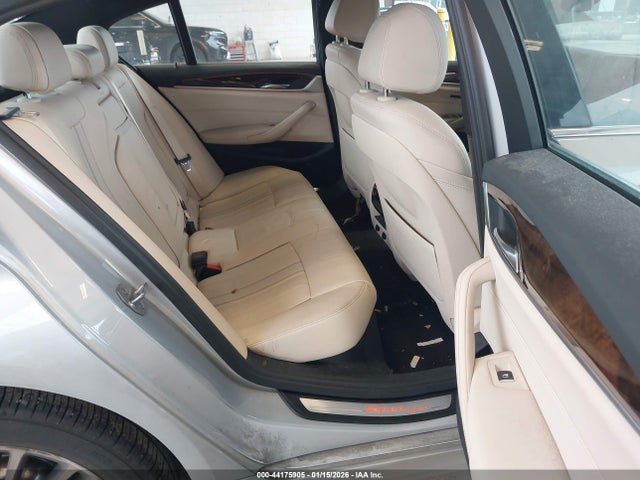 WBAJA7C32HG904061 BMW 530i Xdrive