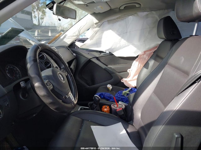 WVGAV7AX0GW585322 Volkswagen TIGUAN S