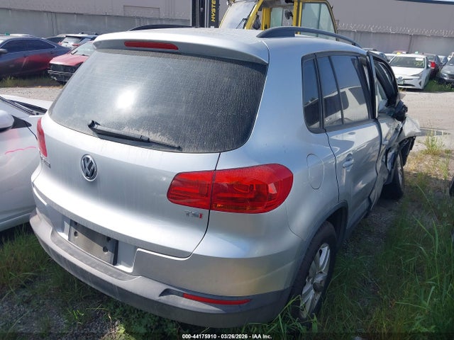 WVGAV7AX0GW585322 Volkswagen TIGUAN S