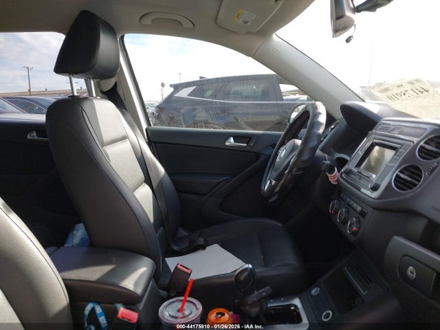 WVGAV7AX0GW585322 Volkswagen TIGUAN S
