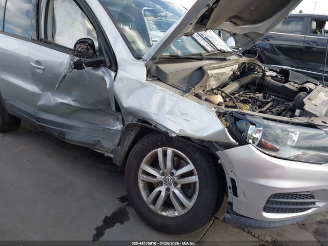 WVGAV7AX0GW585322 Volkswagen TIGUAN S