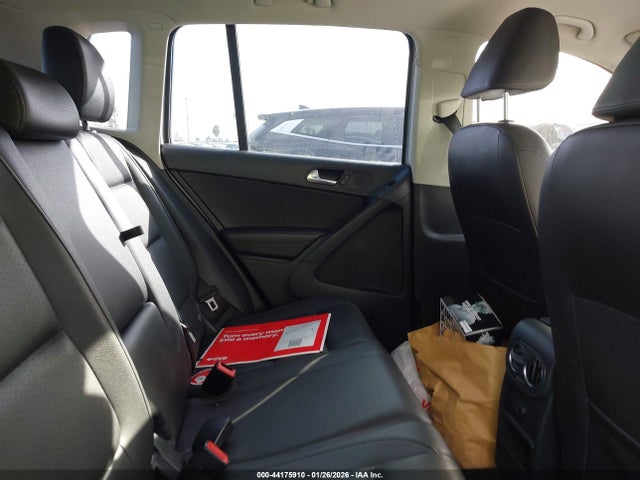 WVGAV7AX0GW585322 Volkswagen TIGUAN S