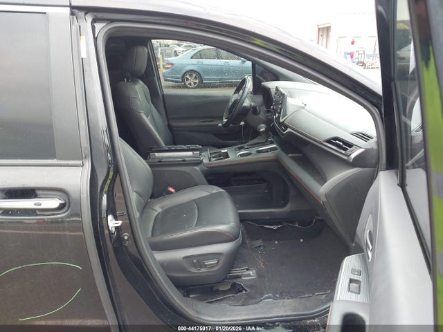5TDXRKEC4NS105888 Toyota Sienna Xse
