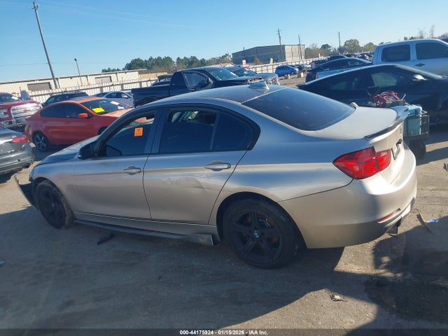 Продаж на аукціоні авто 2015 Bmw 320i, vin: WBA3B1G55FNT05520, номер лоту: 44175924