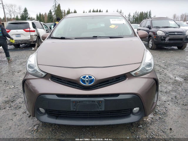 JTDZN3EU7FJ028998 Toyota Prius V Five