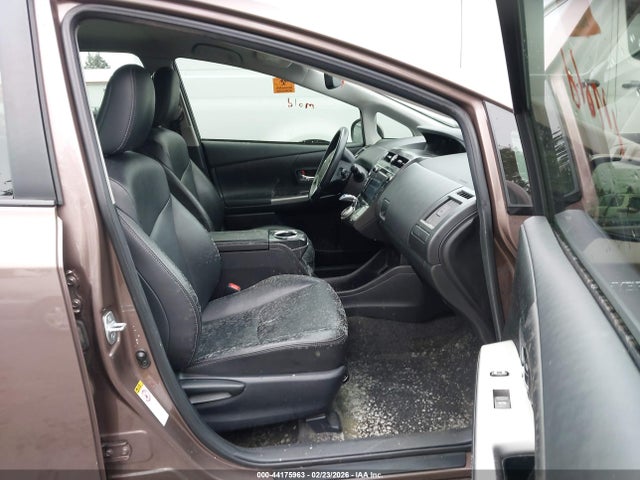 JTDZN3EU7FJ028998 Toyota Prius V Five