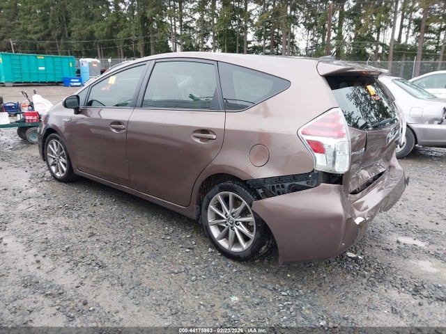 JTDZN3EU7FJ028998 Toyota Prius V Five