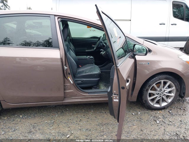 JTDZN3EU7FJ028998 Toyota Prius V Five