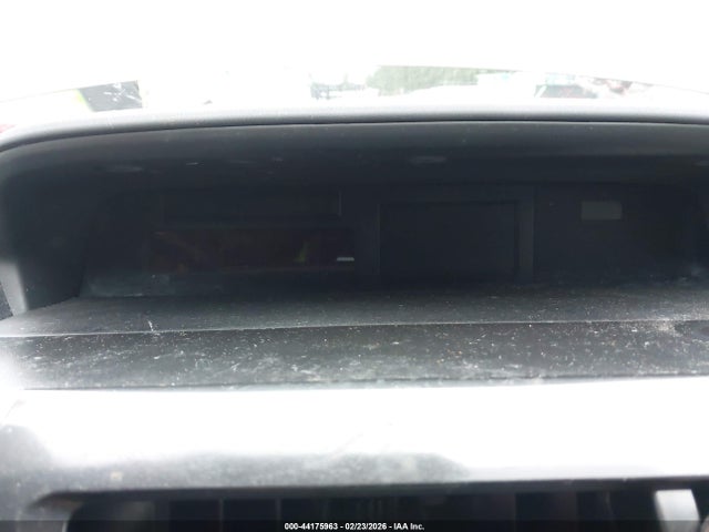 JTDZN3EU7FJ028998 Toyota Prius V Five