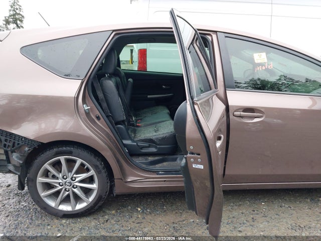 JTDZN3EU7FJ028998 Toyota Prius V Five