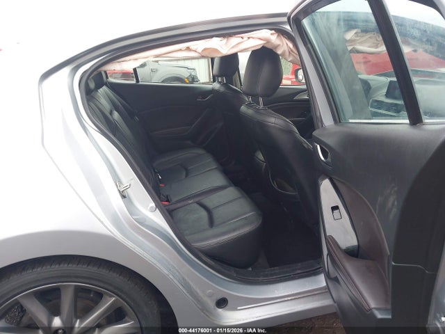3MZBN1V38JM277042 Mazda Mazda3 Touring