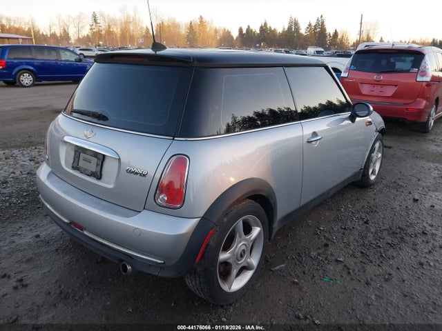 2006 MINI COOPER WMWRC33516TK94083 Photo 3