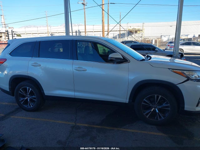 5TDZZRFH7KS339272 Toyota Highlander Le
