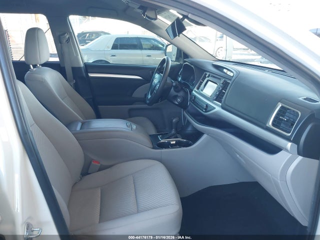 5TDZZRFH7KS339272 Toyota Highlander Le