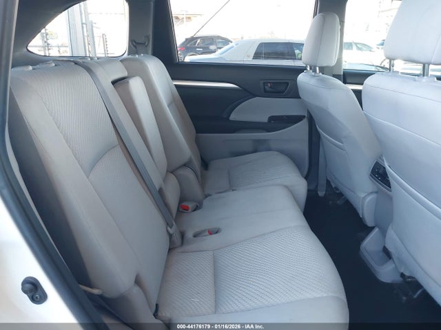 5TDZZRFH7KS339272 Toyota Highlander Le