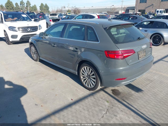 Audi A3 E-tron 1.4t Premium 2017 WAUTPBFF7HA135303 Image 3