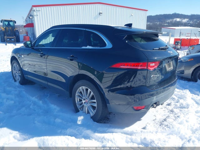2017 JAGUAR F-PACE SADCK2BN1HA491037 Photo 2