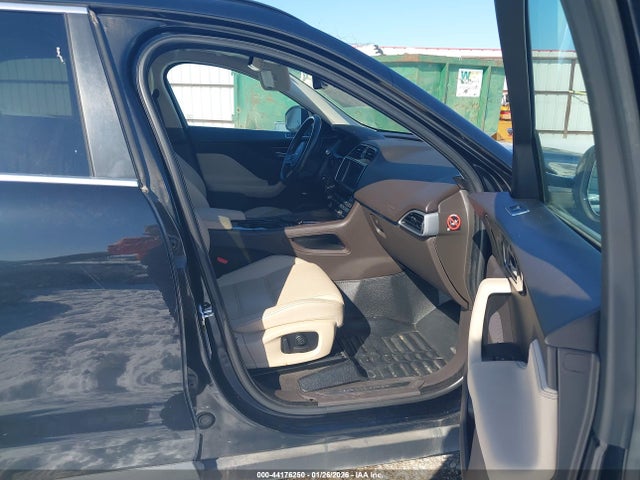 2017 JAGUAR F-PACE SADCK2BN1HA491037 Photo 4