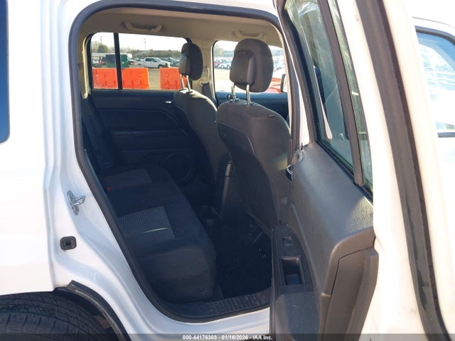 1C4NJPBA7HD118746 Jeep Patriot Sport Fwd