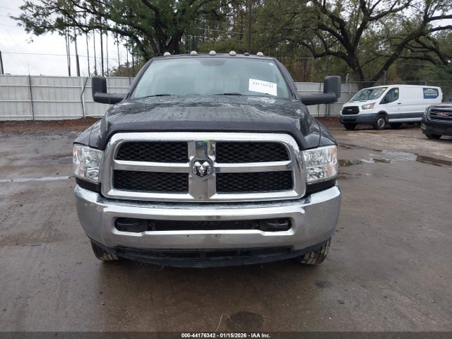 44176342 :رقم المزاد ، 3C63RRGL5JG238955 vin ، 2018 Ram 3500 Tradesman  4x4 8' Box مزاد بيع