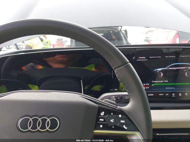 44176343 :رقم المزاد ، WA124BGF7SA017999 vin ، 2025 Audi Q6 E-tron Premium Plus Quattro مزاد بيع