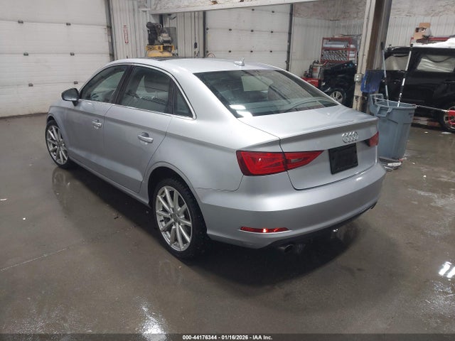 2015 AUDI A3 WAUBFGFF1F1061062 Photo 2