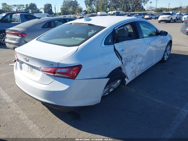 1G1ZD5ST8NF108766 Chevrolet Malibu Fwd Lt