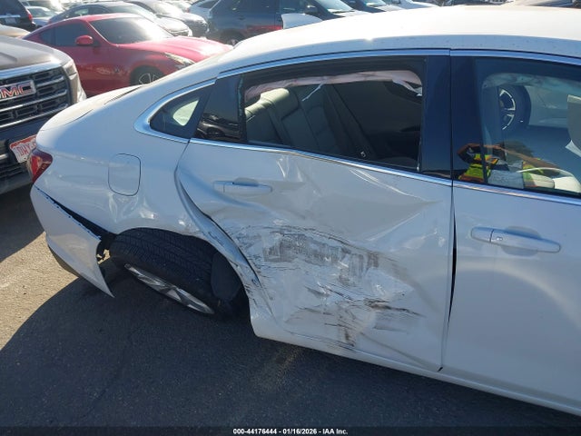1G1ZD5ST8NF108766 Chevrolet Malibu Fwd Lt