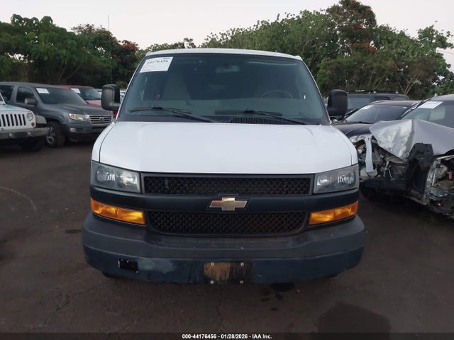 1GCWGAF1XJ1339940 Chevrolet Express 2500 Work Van