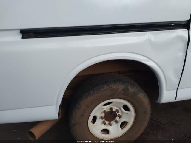 1GCWGAF1XJ1339940 Chevrolet Express 2500 Work Van