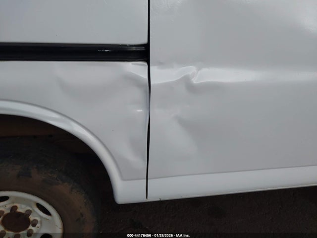 1GCWGAF1XJ1339940 Chevrolet Express 2500 Work Van