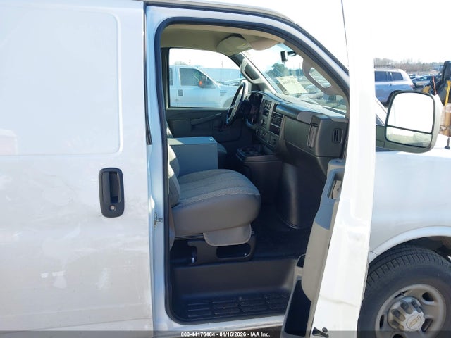 1GCWGAFP1N1260327 Chevrolet Express Cargo Rwd 2500 Regular Wheelbase Wt