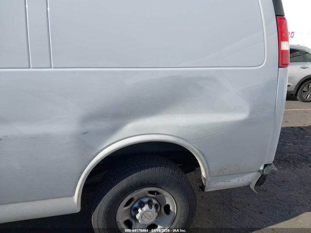 1GCWGAFP1N1260327 Chevrolet Express Cargo Rwd 2500 Regular Wheelbase Wt