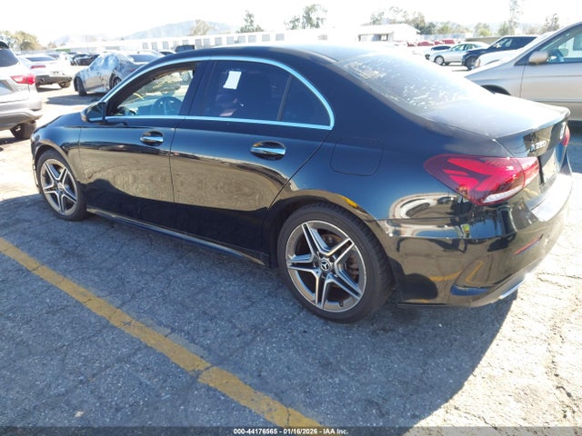 Mercedes-Benz A 220 2019 WDD3G4EB2KW027071 Image 3