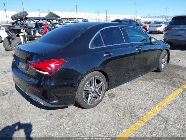 Mercedes-Benz A 220 2019 WDD3G4EB2KW027071 Image 4