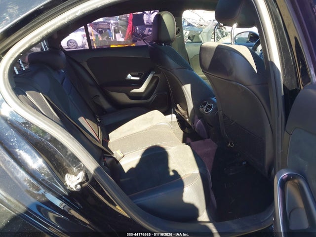 Mercedes-Benz A 220 2019 WDD3G4EB2KW027071 Image 8