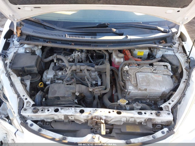 JTDKDTB30E1063090 Toyota Prius C Two