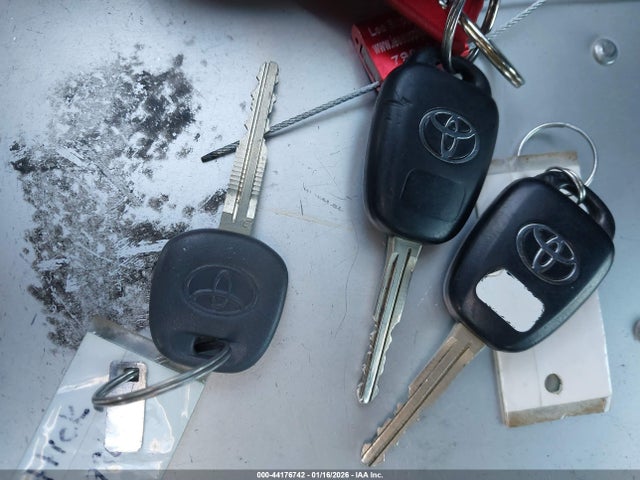 JTDKDTB30E1063090 Toyota Prius C Two